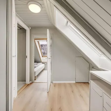 Dinbnb Homes I 4-bedroom Historical House In Romantic Surroundings Casa vacanze Bergen