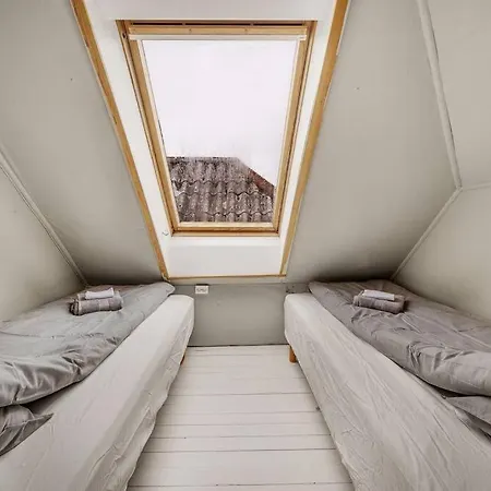 Dom wakacyjny Dinbnb Homes I 4-bedroom Historical House In Romantic Surroundings *