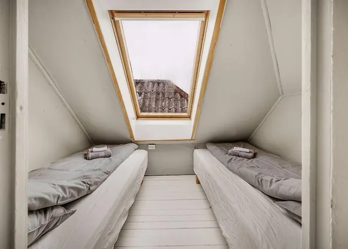 Vakantiehuis Dinbnb Homes I 4-bedroom Historical House In Romantic Surroundings *