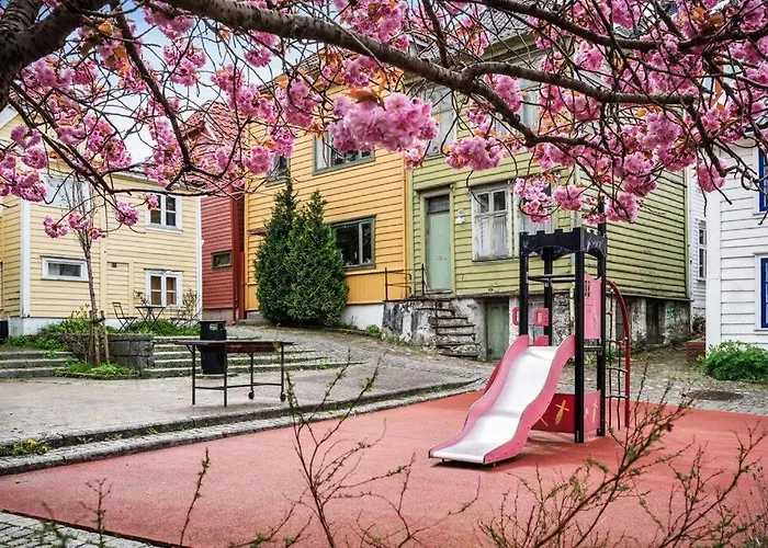 Vakantiehuis Dinbnb Homes I 4-bedroom Historical House In Romantic Surroundings