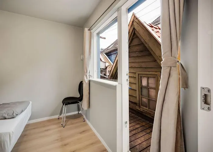 Vakantiehuis Dinbnb Homes I 4-bedroom Historical House In Romantic Surroundings *